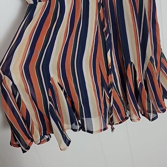 Striped ruffle romper - Picture 3 of 5